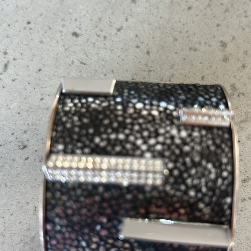 Cuff - Picture 3 of 3